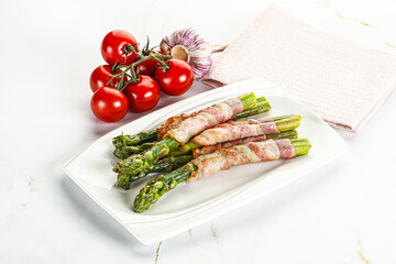 Grilled asparagus with bacon