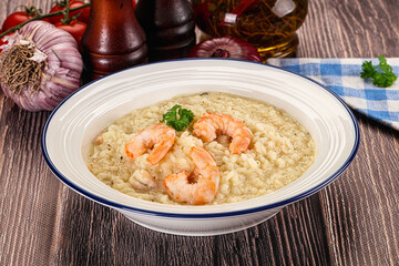 Gourmet risotto with prawn and cheese