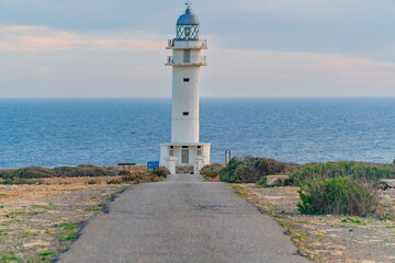 Formentera, baleares, faro Cap de Barbaria, cabo de Barbaria al atardecer  con el cielo rojo