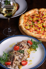 mushrooms in sauce with tomatoes pizza and white wine