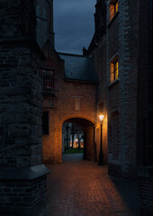 Fototapeta premium Dark alley in Bruges