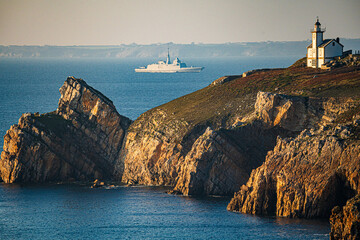 F, Bretagne, Finistère, Einfahrt zur Rade von Brest, mit der Pointe de Toulinguet und einer...