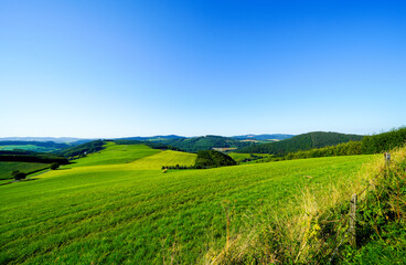 Obraz premium View of the green landscape near Oberhenneborn in the Sauerland. Hiking trails in nature. 