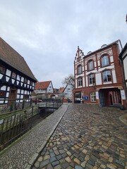 das wunderschöne Quedlinburg in Sachsen - Anhalt, mit atmosphärischem Himmel