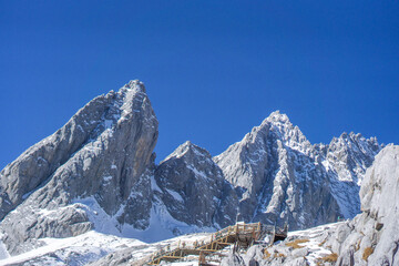 Lijiang City, China, year 2024, cold weather, good atmosphere, delicious food, there is a Jade...