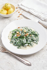 Spinach in a Cream Sauce