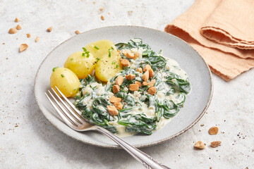 Spinach in a Cream Sauce