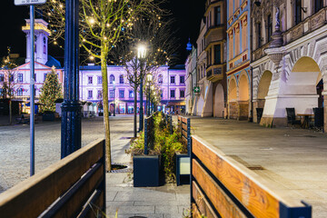 Stare miasto w Cieszynie na Śląsku w Polsce, nocą w okresie Świąt Bożego Narodzenia © Franciszek