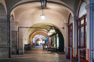 Stare miasto w Cieszynie na Śląsku w Polsce, nocą w okresie Świąt Bożego Narodzenia © Franciszek