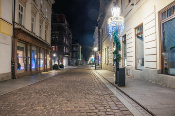 Stare miasto w Cieszynie na Śląsku w Polsce, nocą w okresie Świąt Bożego Narodzenia © Franciszek