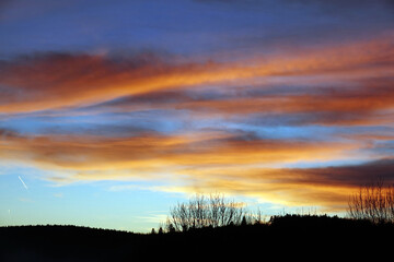 Coucher de soleil sur les collines de Mialanes en Lozère