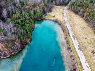 Naklejka premium Jaworzno, Polska, krajobraz atrakcyjnych okolic miasta z pięknymi lasami i krystalicznie czystymi jeziorami