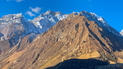 Fototapeta premium beautiful rugged snow clad himalayan mountain peaks on the way to Adi Kailash