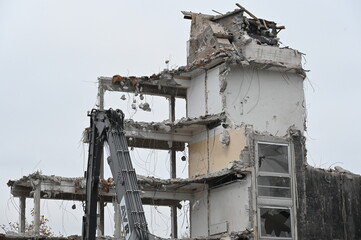 Abriss eines Betonskelettgebäudes