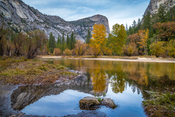 Exploring the beauty of Mirror Lake in autumn