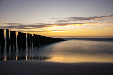 Obraz premium On the beach of Domburg to a beautiful sunset