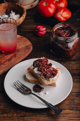 Snack with sun-dried tomatoes and cream cheese