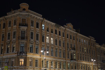 Fototapeta premium A Magnificent Historic Building Beautifully Illuminated at Night in a Vibrant Cityscape Setting