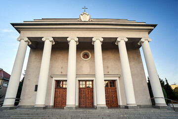 Obraz premium facade of a classicist catholic church with stairs and columns in the city of Poznan