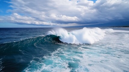 Fototapeta premium Powerful ocean waves crashing on shore under dramatic sky.