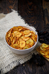 Chips de plátano deshidratados caseros