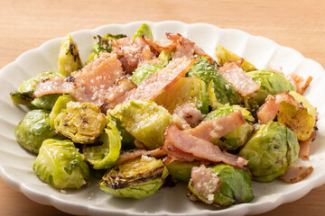 芽キャベツとベーコンのコンソメチーズ炒め