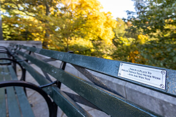 Fototapeta premium Bench in Park with Inspirational Message with Autumn Colors.
