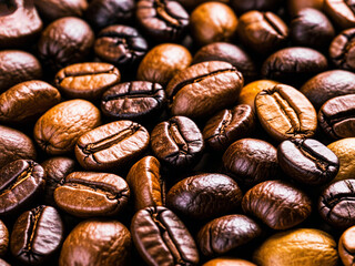 Obraz premium Assorted coffee beans, including light roasted and dark roasted varieties, arranged in a textured background 