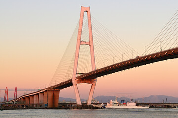 名港トリトン