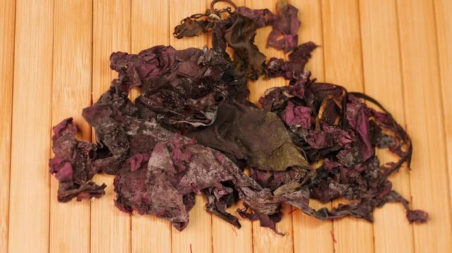 Irish Dillisk (palmaria palmata) healthy snack food