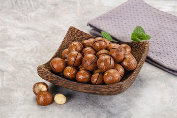 Sweet macadamia nut in the bowl