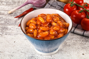 Baked kidney with tomato sauce