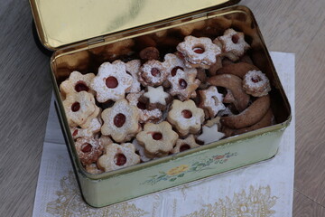 spitzbueb stern weihnachten keksdose