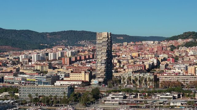 Vista a&eacute;rea con dron del puerto de Matar&oacute;, Barcelona, actualizado a finales del a&ntilde;o 2024