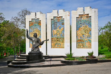 Monument to the folk poet Eelyan Ovla in Elista