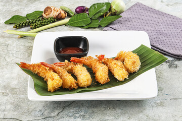 Shrimp tempura with spicy sauce