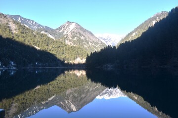 Fototapeta premium landscape of mirror lake at Jiuzhaigou natural national park travel location in China 