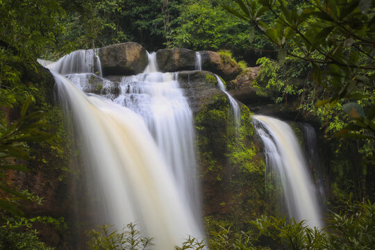 Haew Suwat Waterfall is a single-tiered waterfall, not very large, about 25 meters high, with a lot of water during the rainy season. It is located in Khao Yai National Park, Korat.