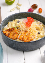 Fettuccine Alfredo with chicken sliced ​​steak. creamy sauce and pasta And grated cheese and Mushrooms create an appealing presentation for restaurant .