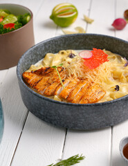Fettuccine Alfredo with chicken sliced ​​steak. creamy sauce and pasta And grated cheese and Mushrooms create an appealing presentation for restaurant .