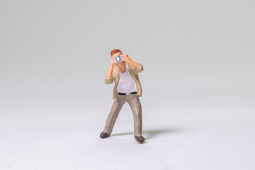 Obraz premium miniature figure concept of traveling