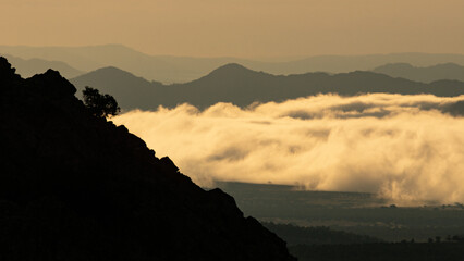 Obraz premium Niebla en el Geoparque Villuercas Ibores Jara