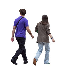 jeune couple vu de dos, ils marchent tranquillement, ils portent leur regard à gauche, scène...