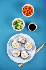 Sushi set with chicken filling