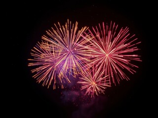 Fototapeta premium A stunning, colorful display of fireworks explodes in the night sky, creating a breathtaking spectacle, celestial scene, festive atmosphere, vibrant colors, mesmerizing sight, spectacular event
