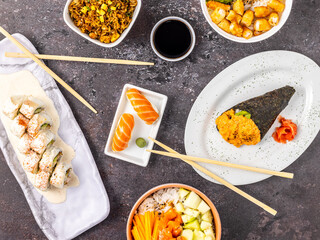 Japanese food, makis, nigiri, yakimeshi, poke, soy sauce