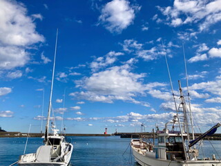 青空の漁港