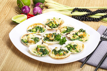 Grilled scallops with green onion