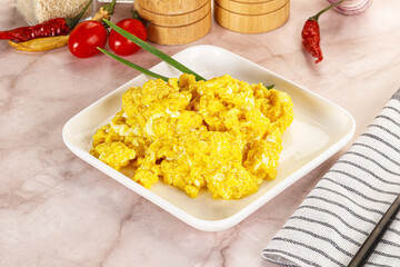 Scrambled egg in the bowl