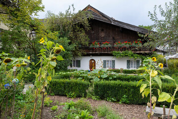 Polz´n Kaspar Haus, Bauerngarten, Garmisch, Garmisch-Partenkirchen, Oberbayern, Bayern, Deutschland, Europa